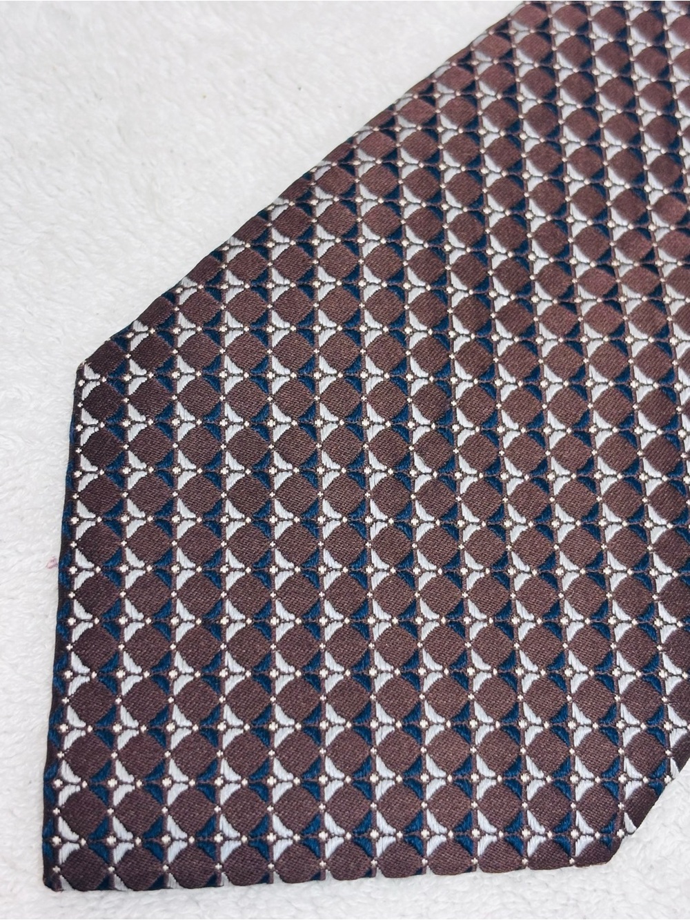 Brand New Stylish Tie By Calvin Klein - Tie Width Is 3 3/4 Inches